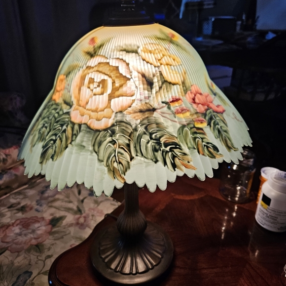 Glynda Turley? Reversed Hand-Painted Flowers Parlor Table Lamp - Picture 1 of 7